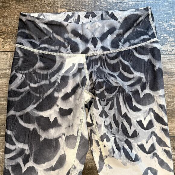 Lululemon Pants Womens 6 Black White Capri Crop High Rise Wunder Under Patterned - Picture 3 of 14